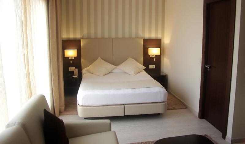 Az Hotels Zeralda Bagian luar foto